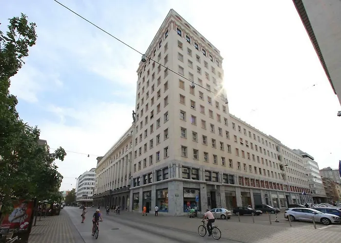 Skyscraper Tour As Διαμέρισμα *